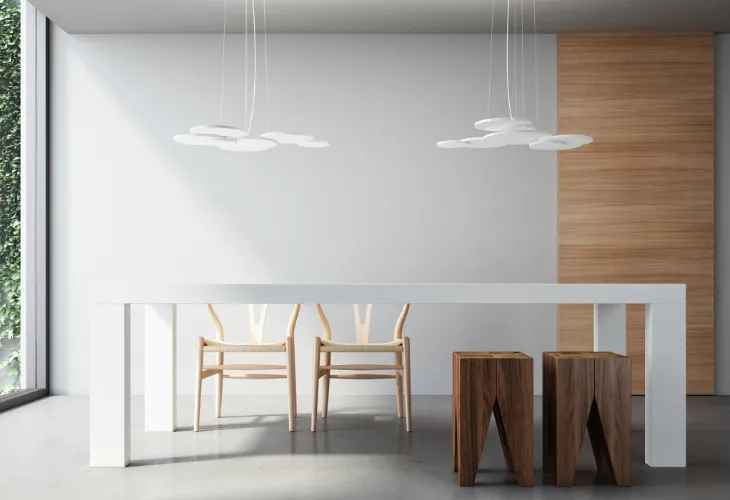 Lampada a sospensione realizzata dalla sovrapposizione di elementi circolari in alluminio e pannelli medium–density light Overlap di Rotaliana