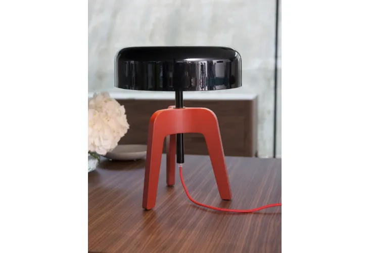 Lampada da tavolo in legno laccato Pileo di Porada