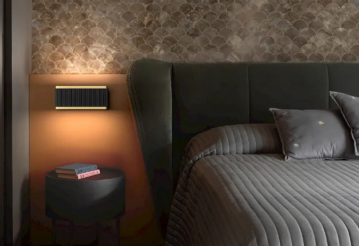 Lampada da parete Pochette realizzata in alluminio di Rotaliana