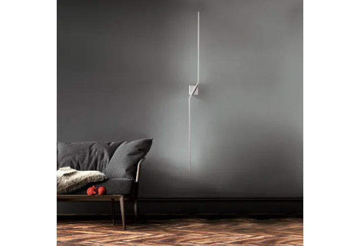Lampada da parete in metallo dalla forma esile e rigida Stick di Vivida International