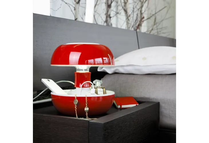 Lampada da tavolo portaoggetti in rosso laccato YoYo di Vivida International