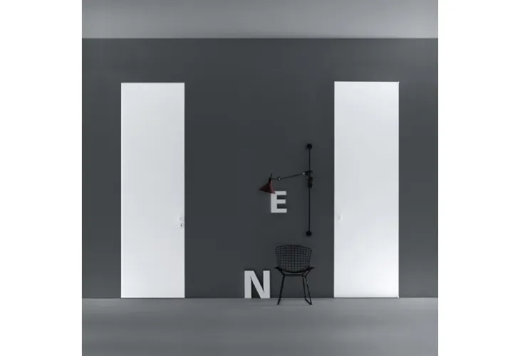 Porta per interni a filomuro Aladin Swing Plain in laccato Bianco di Glas Italia