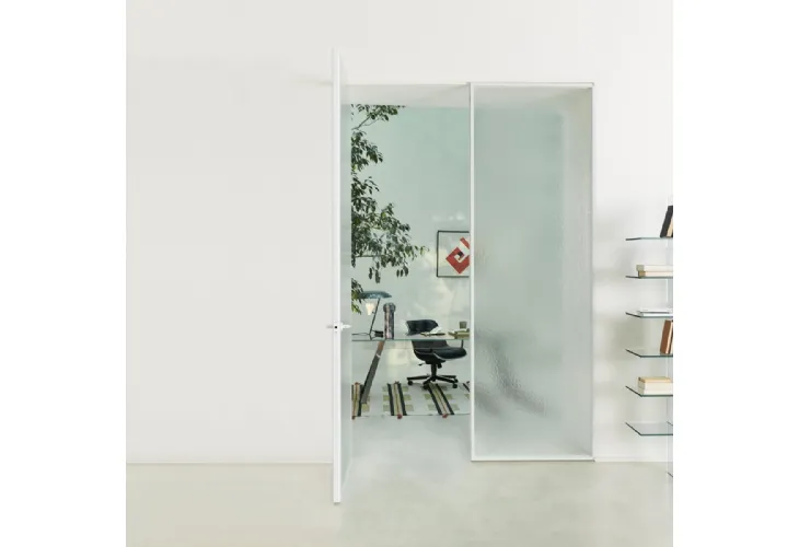 Porta per interni Sherazade Double Swing Plain in vetro con telaio in alluminio di Glas Italia