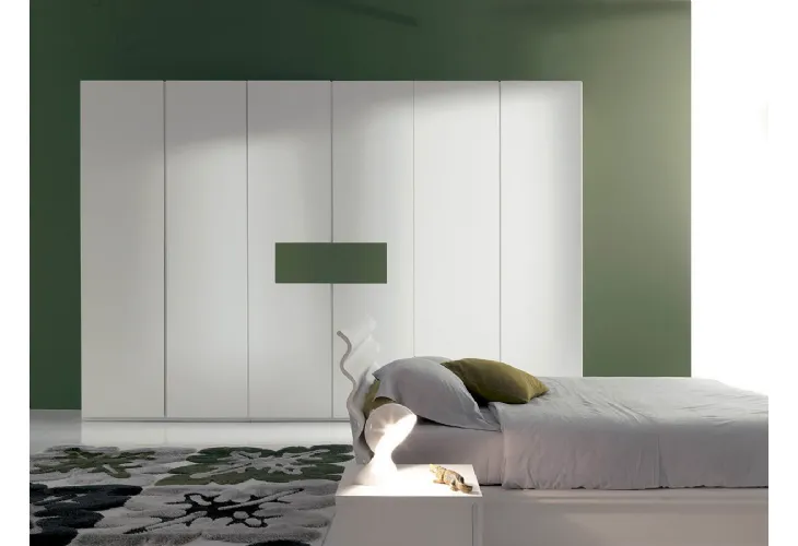 Armadio di design con ante battenti con porta tv estraibile in laccato bianco e verde Dream di Fimar