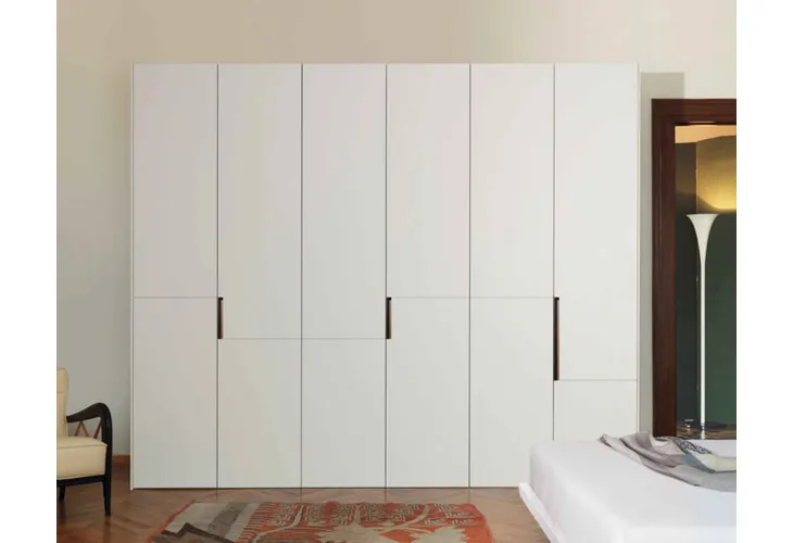 Armadio anta battente in laccato opaco bianco con finiture in melaminico Palea di Estel