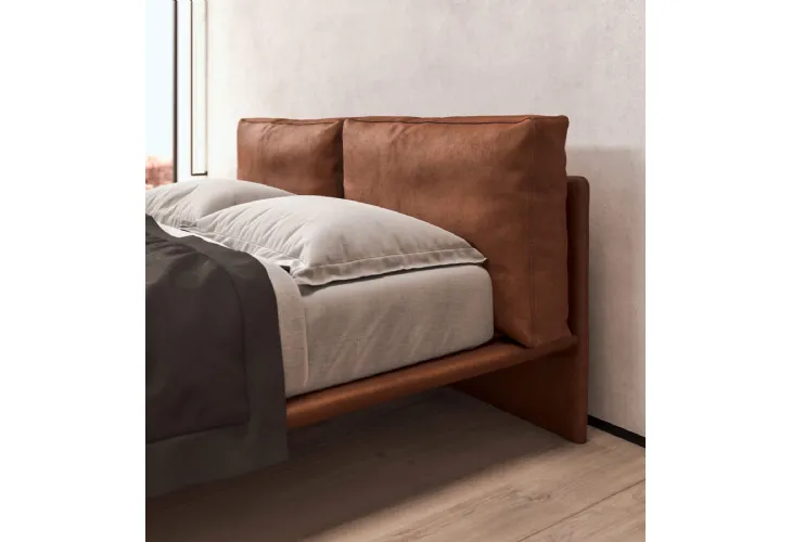 Letto Cali in pelle con testiera di Presotto