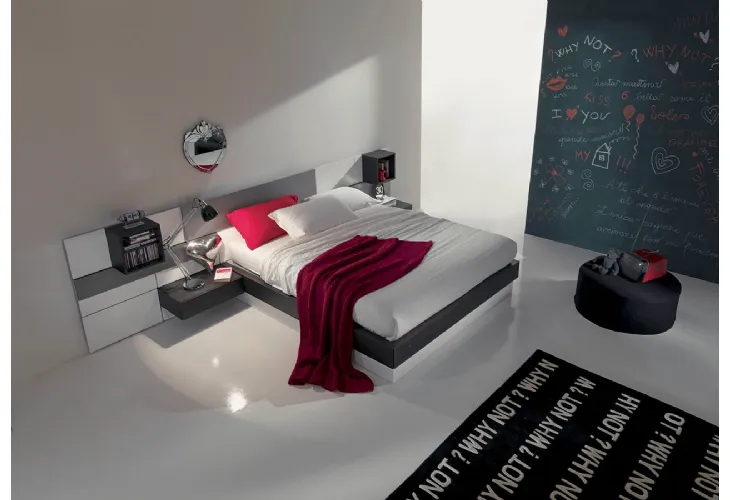 Letto in legno e laccato con testiera a boiserie modulare e contenitore Plan di Fimar