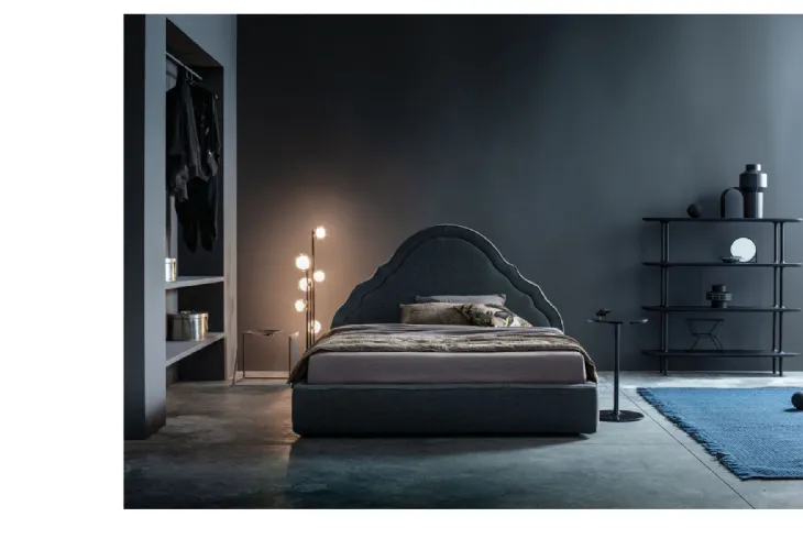 Letto in tessuto con testiera sagomata Celine di Twils