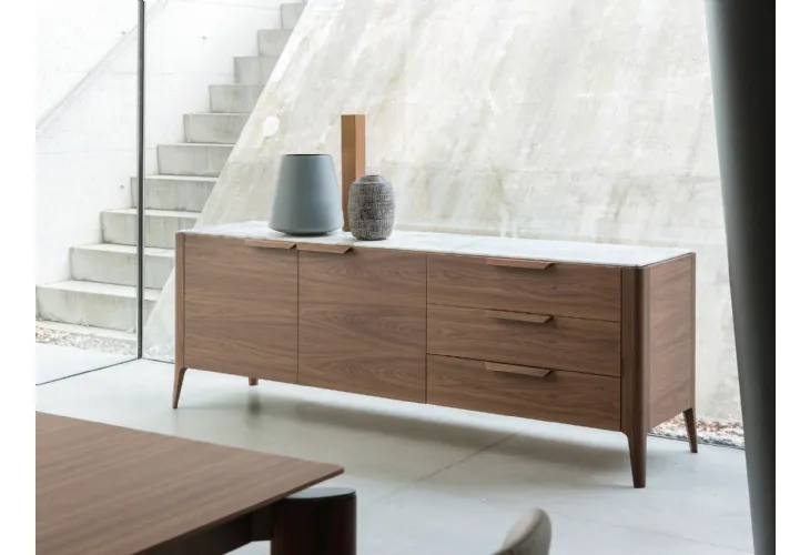 Credenza in noce canaletta con piano in marmo Atlante 03 di Porada