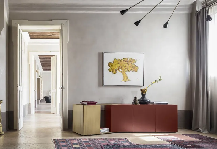 Madia in MDF laccato con elemento in metallo orientabile Partout Sideboard di Mogg