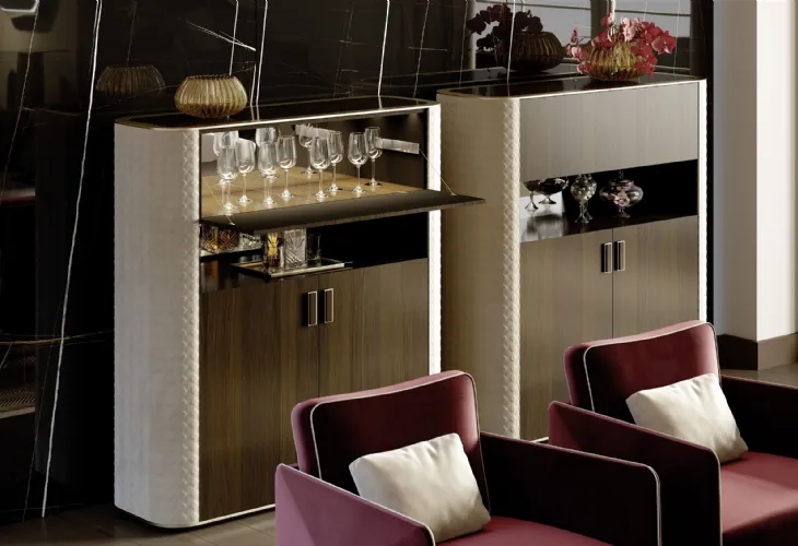 Madia Alta in legno con fianchi rivestiti in pelle trapuntata San Marco Buffet di Reflex