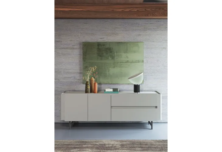 Madia Surf in laccato grigio silk con top in hpl marble sand di Astor Mobili