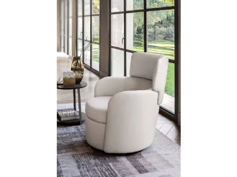 Claire Swivel