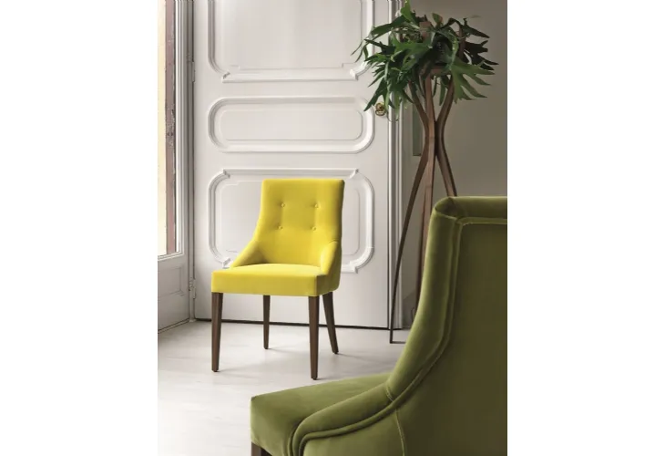 Sedia in tessuto con gambe in legno massello Chloé di Porada
