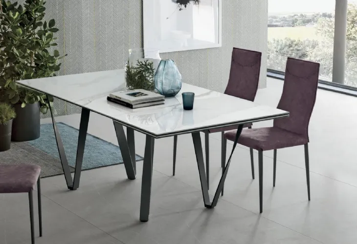 Sedia Diva in tessuto con struttura in metallo antracite di Sedit