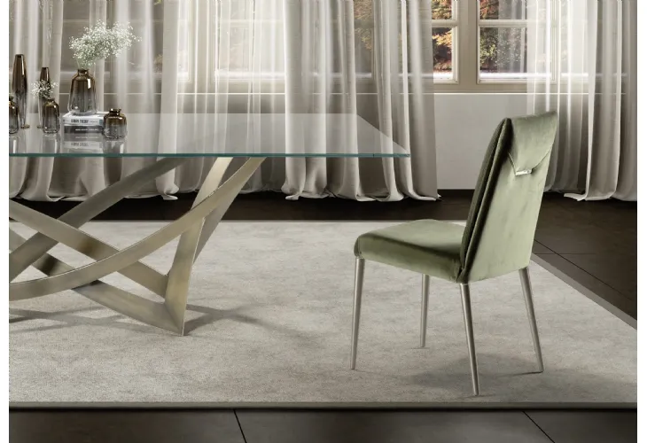 Sedia rivestita in velluto con gambe in legno laccato Soft di Reflex