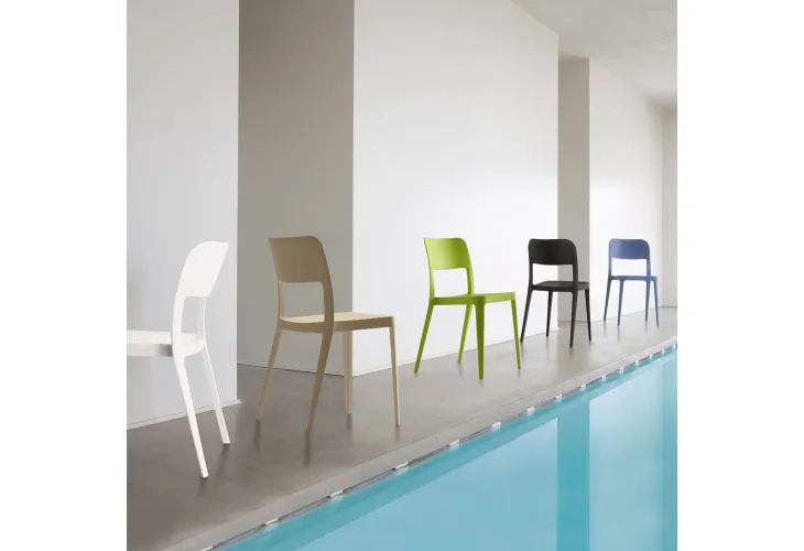 Sedia in plastica fissa Leslie di Ponti Terenghi
