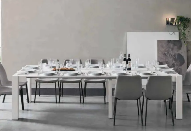 Tavolo allungabile Fiesta Consolle in materico poro aperto bianco gesso di Sedit