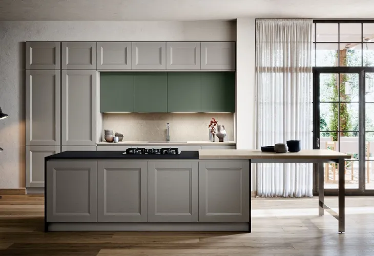 Cucina Moderna con isola Asia in materico laccato ardesia e laccato opaco verde bosco di Forma la cucina